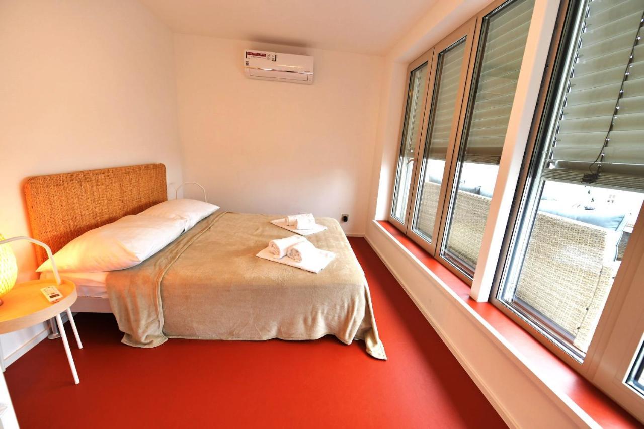 Julius 1 - Duplex 5 Mins To Center Apartment