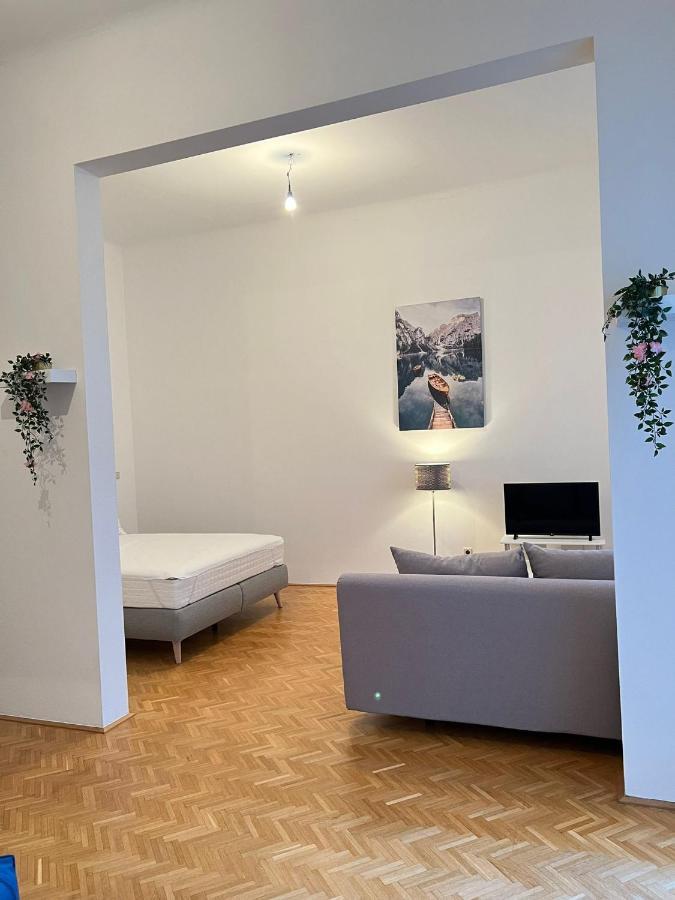 Alpa 2 In Rochusmarkt Apartment