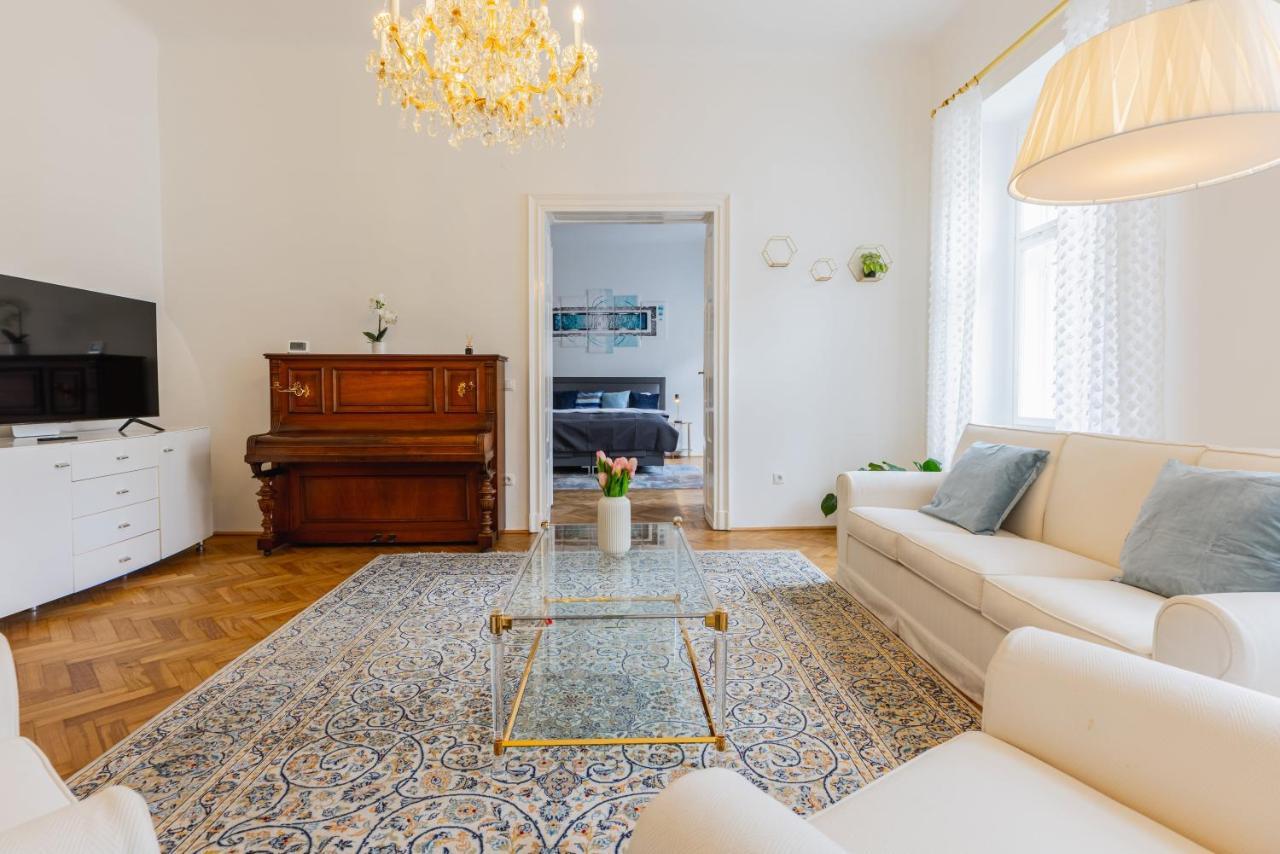 120 M2 4-rooms In A Center Apartment