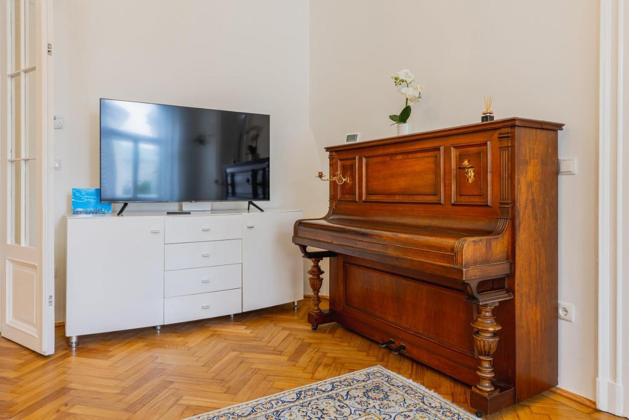 Apartment 120 M2 4-rooms In A Center *