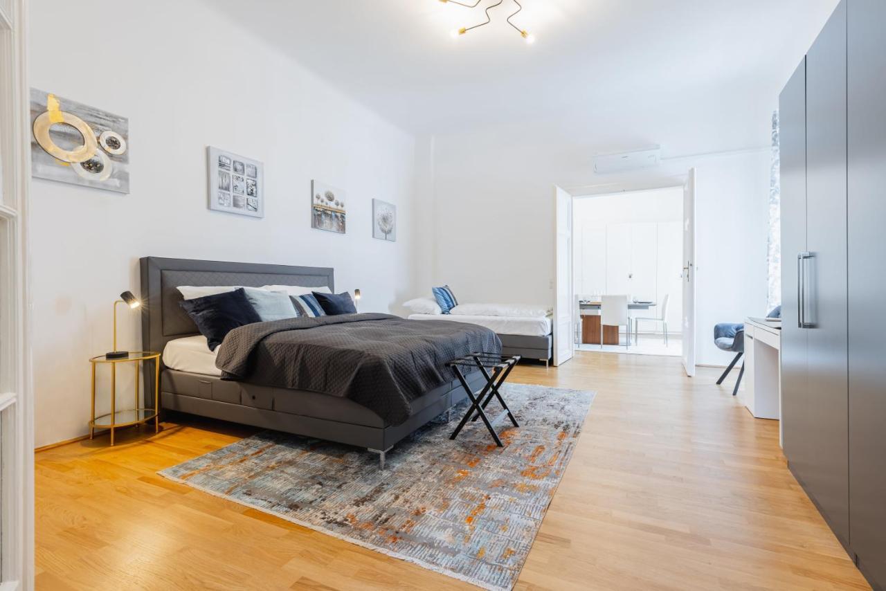 120 M2 4-rooms In A Center