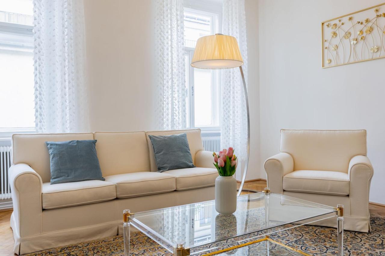 120 M2 4-rooms In A Center * Vienna