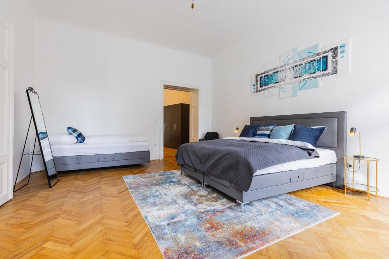 Apartment 120 M2 4-rooms In A Center *