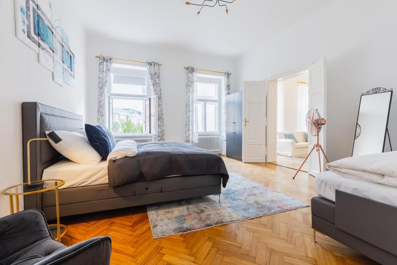Apartment 120 M2 4-rooms In A Center *