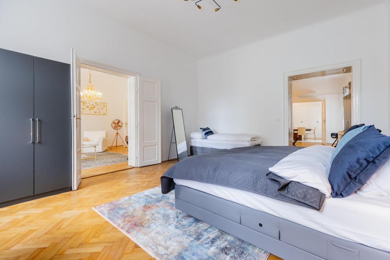 Apartment 120 M2 4-rooms In A Center *