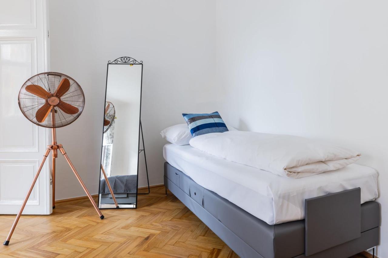 120 M2 4-rooms In A Center *