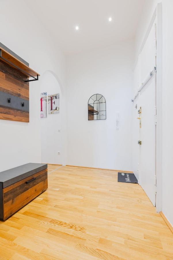 Apartment 120 M2 4-rooms In A Center