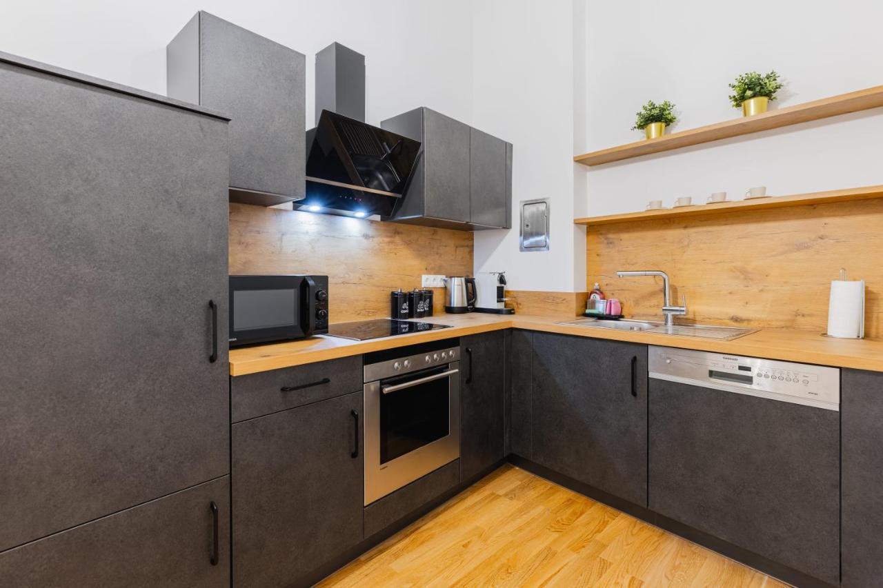 120 M2 4-rooms In A Center Apartment