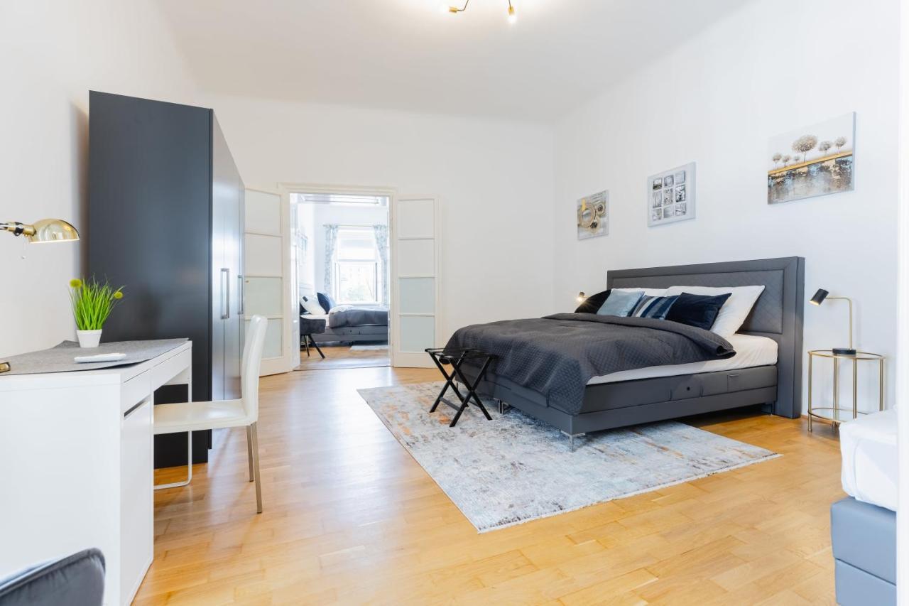 120 M2 4-rooms In A Center Apartment *