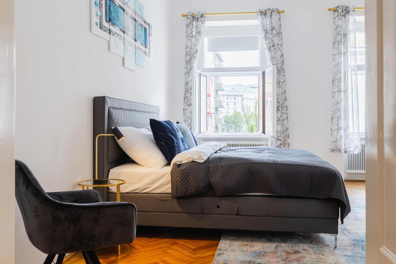 Apartment 120 M2 4-rooms In A Center Vienna