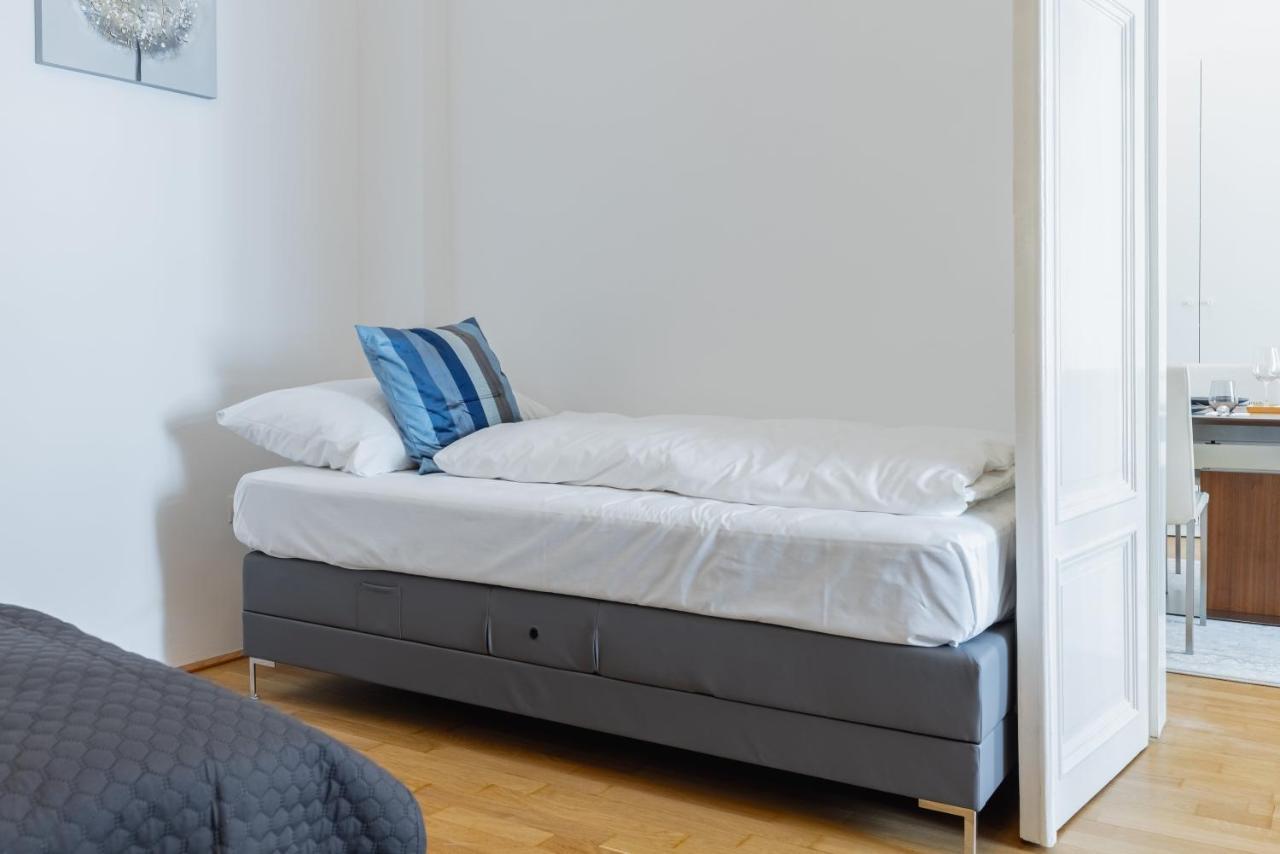 Apartment 120 M2 4-rooms In A Center