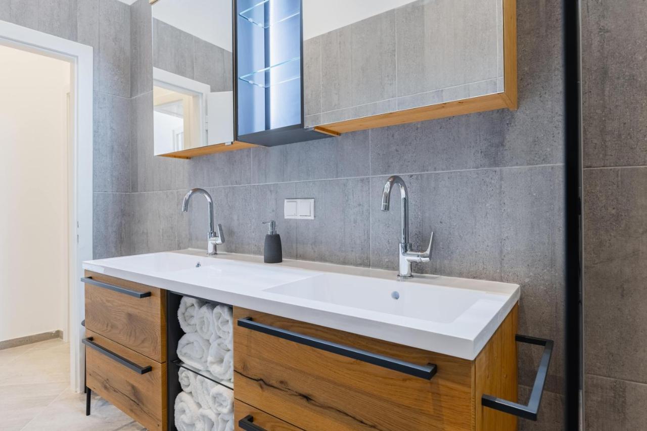 Apartment 120 M2 4-rooms In A Center Vienna
