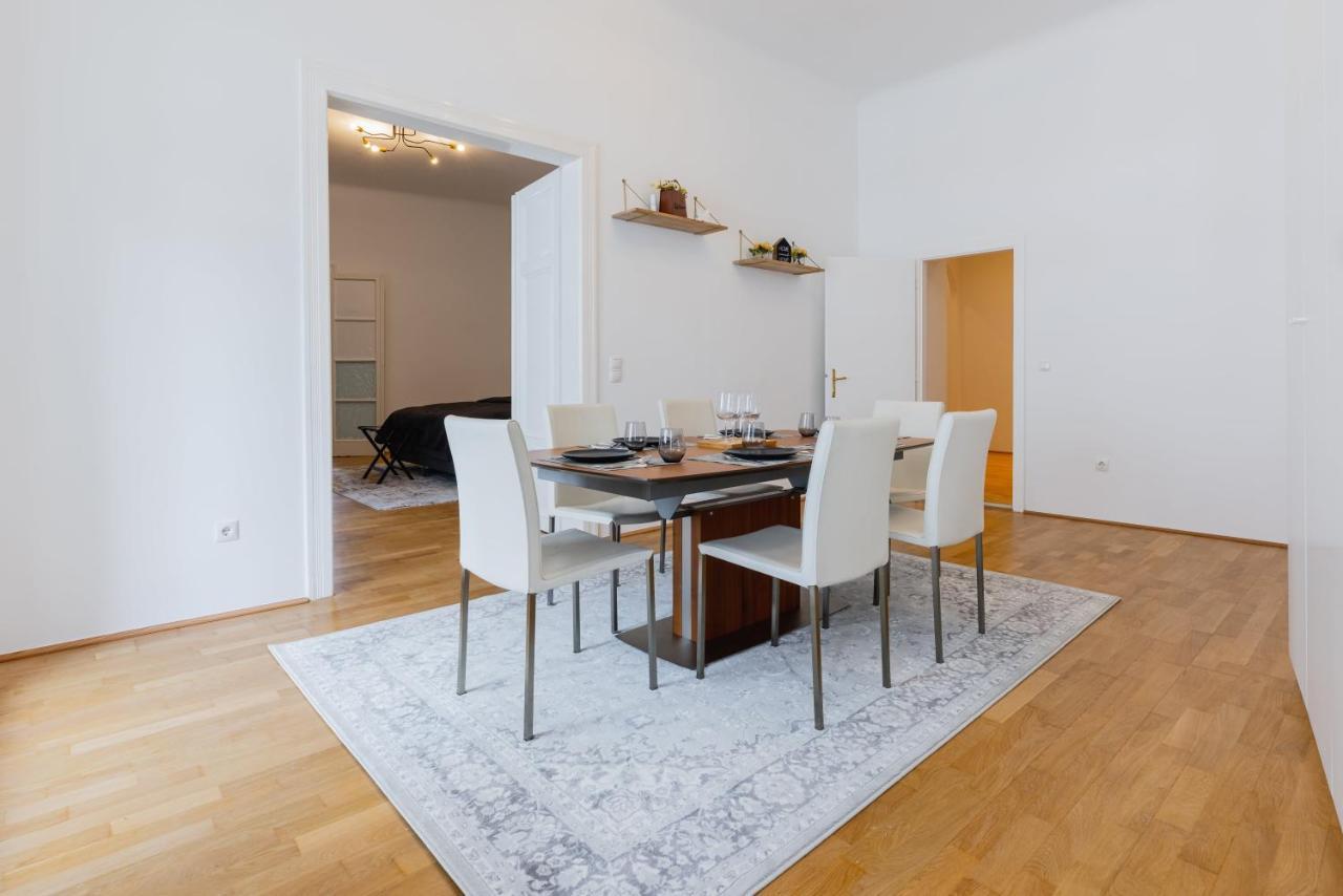 Apartment 120 M2 4-rooms In A Center