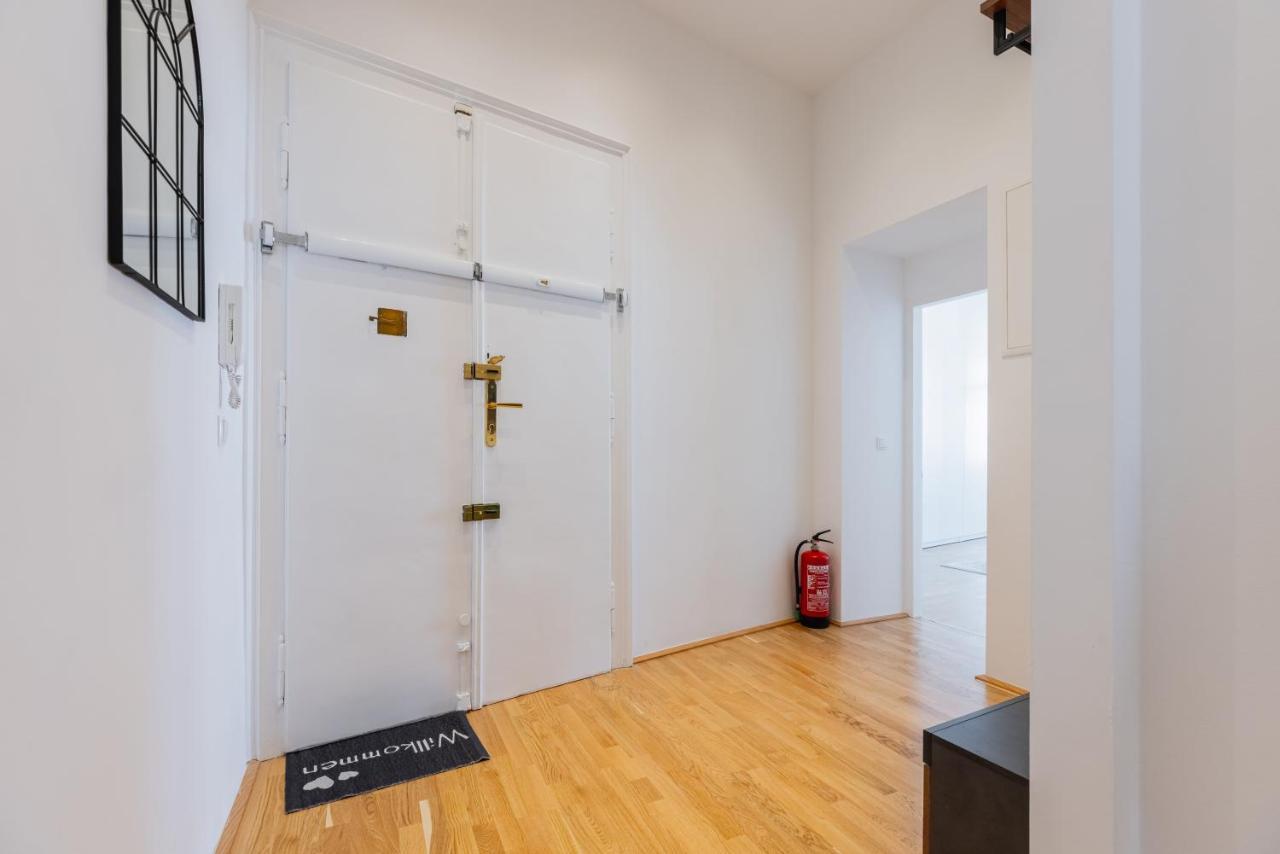 120 M2 4-rooms In A Center * Vienna