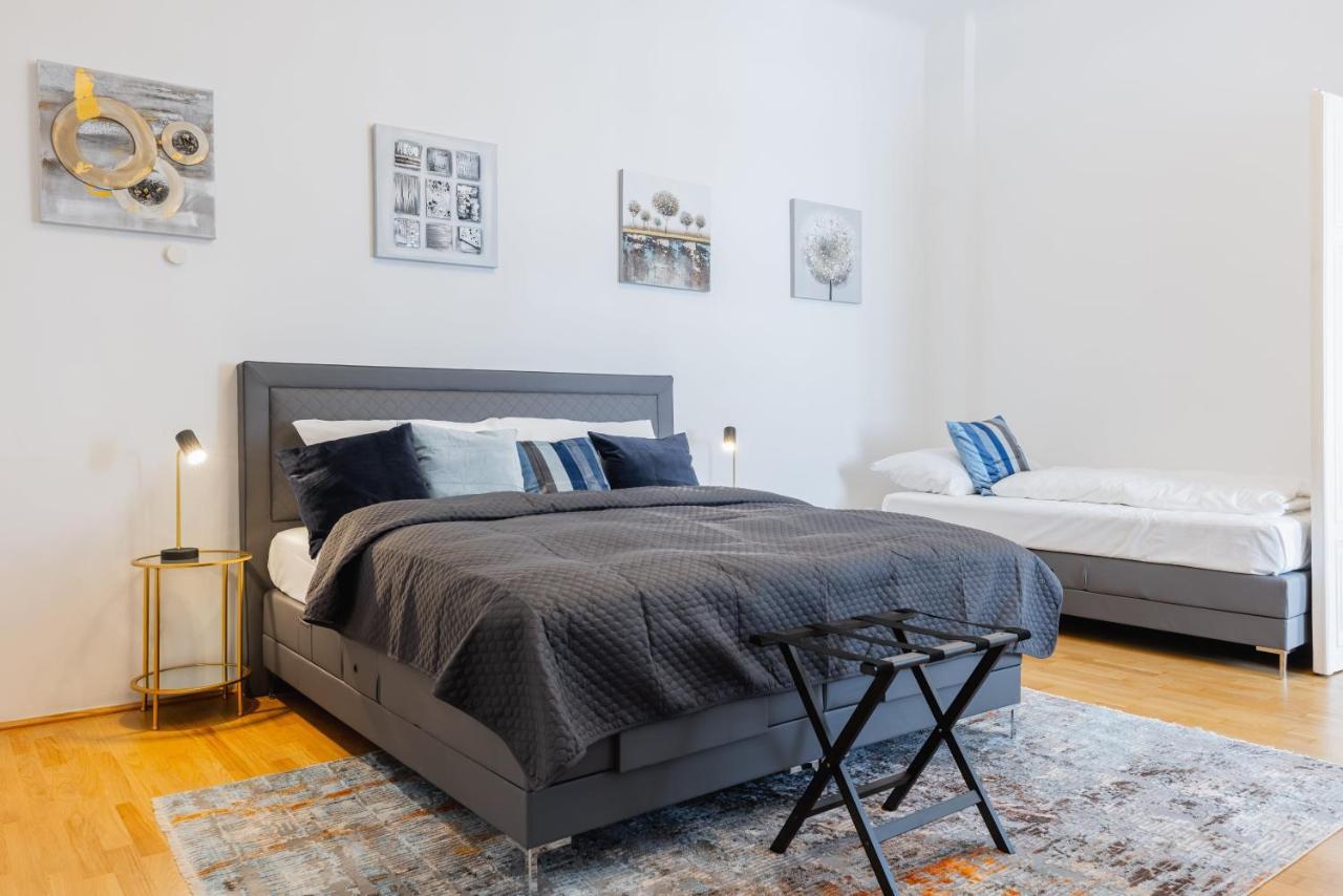 Apartment 120 M2 4-rooms In A Center Vienna