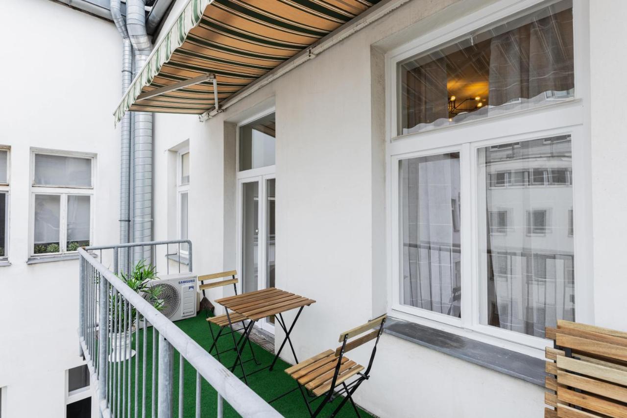 Apartment 120 M2 4-rooms In A Center *
