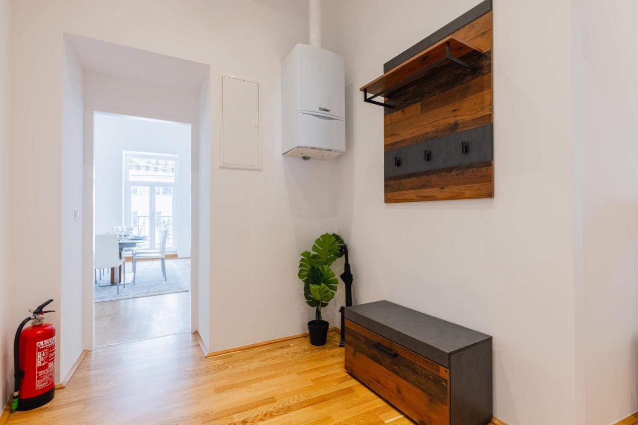 Apartment 120 M2 4-rooms In A Center Vienna