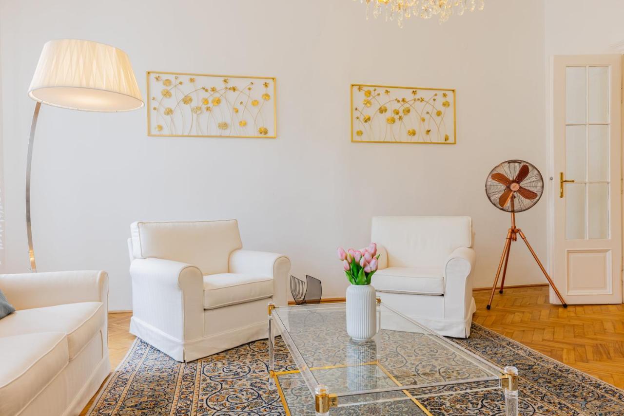 Apartment 120 M2 4-rooms In A Center