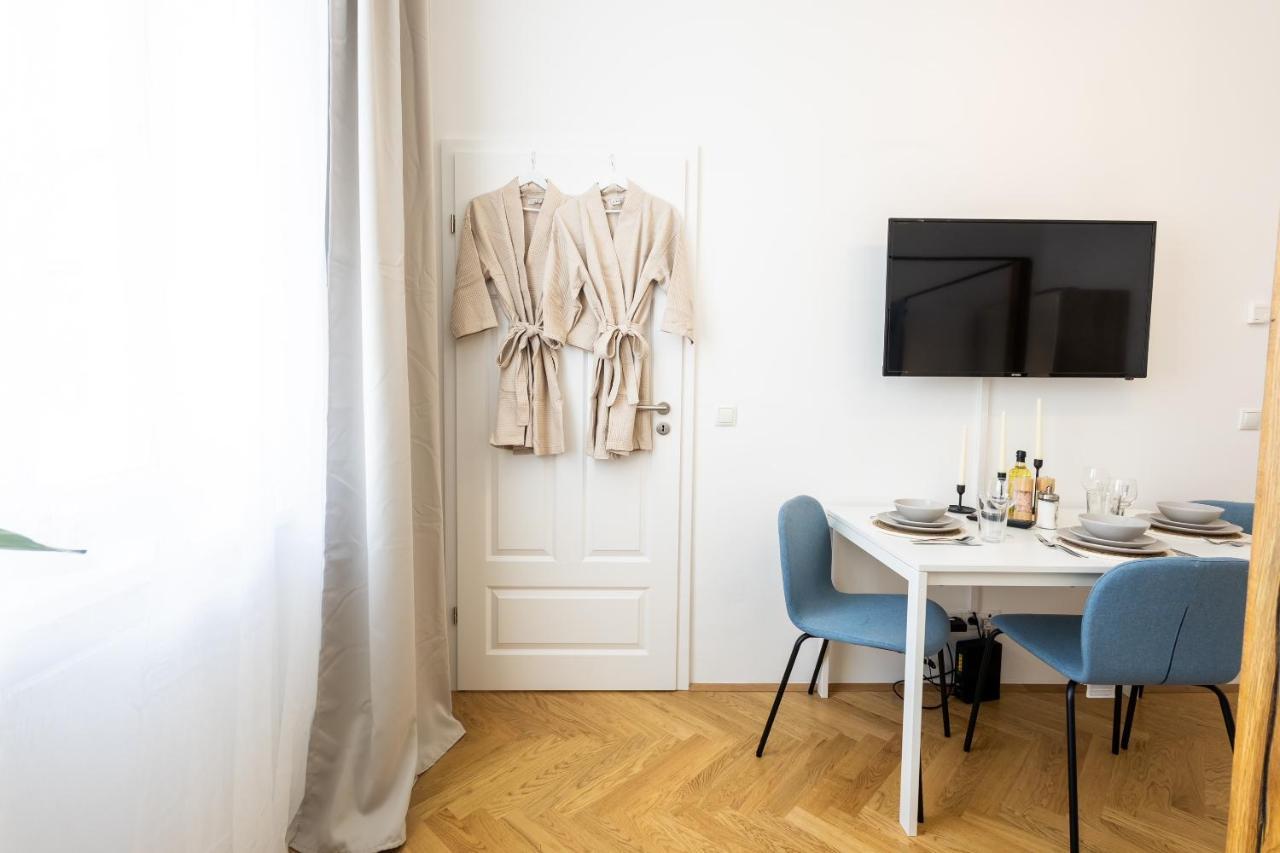 Regal Retreat Intimate Elegance Near Schoenbrunn Palace *