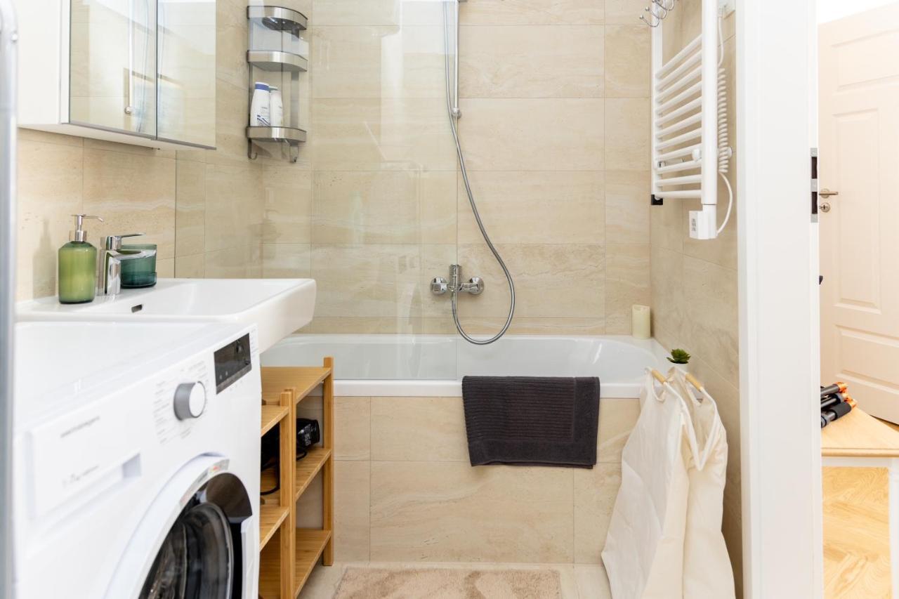 Apartment Regal Retreat Intimate Elegance Near Schoenbrunn Palace