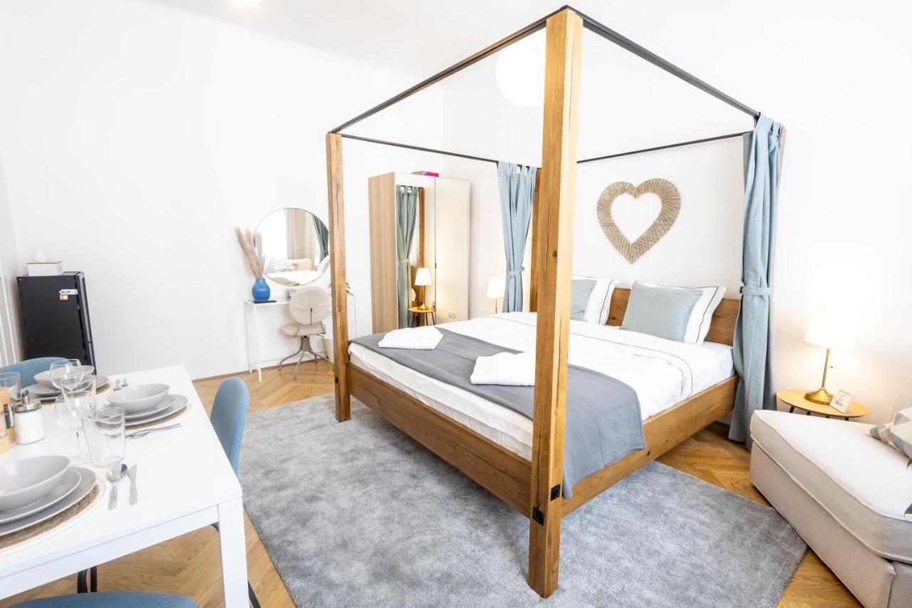 Regal Retreat Intimate Elegance Near Schoenbrunn Palace Wien