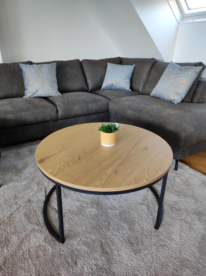 Luxurioeses Penthouse Mit Blick Auf Uno-city Und Dem Kaiserwasser. 3schlafzimmer, 2 Baeder, Privat Lift Ins Apartment *
