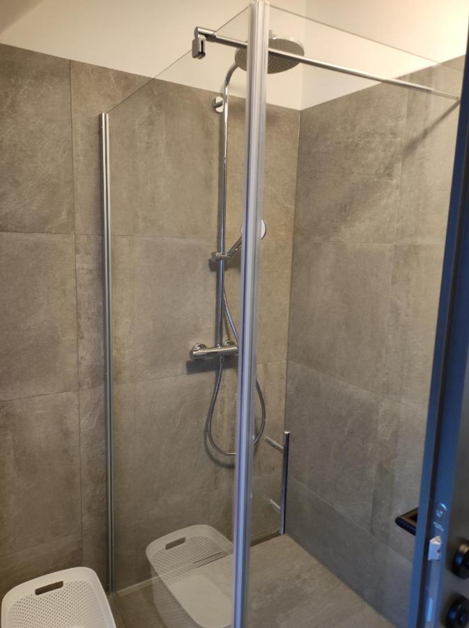 Apartment Luxurioeses Penthouse Mit Blick Auf Uno-city Und Dem Kaiserwasser. 3schlafzimmer, 2 Baeder, Privat Lift Ins Wien