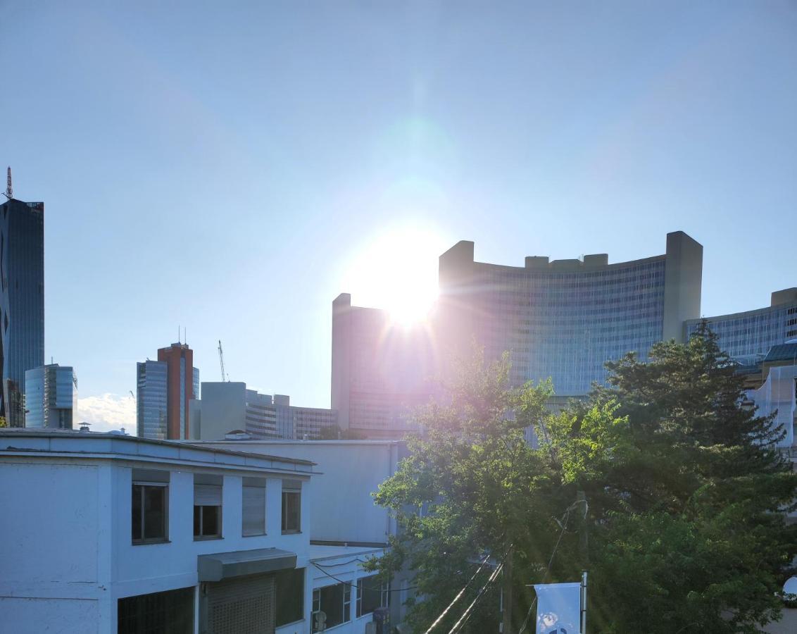 Apartment Luxurioeses Penthouse Mit Blick Auf Uno-city Und Dem Kaiserwasser. 3schlafzimmer, 2 Baeder, Privat Lift Ins *