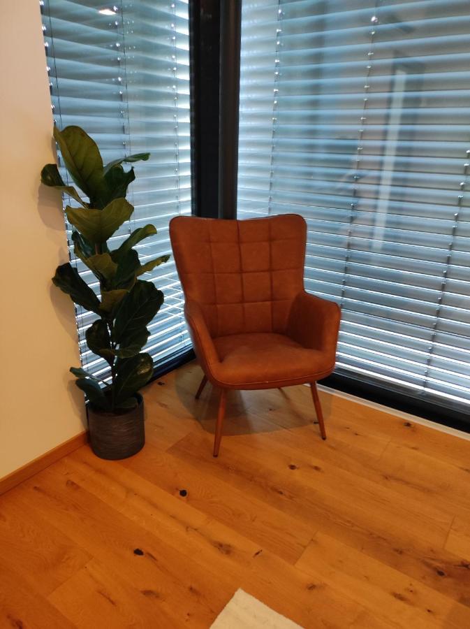 Luxurioeses Penthouse Mit Blick Auf Uno-city Und Dem Kaiserwasser. 3schlafzimmer, 2 Baeder, Privat Lift Ins * Wien