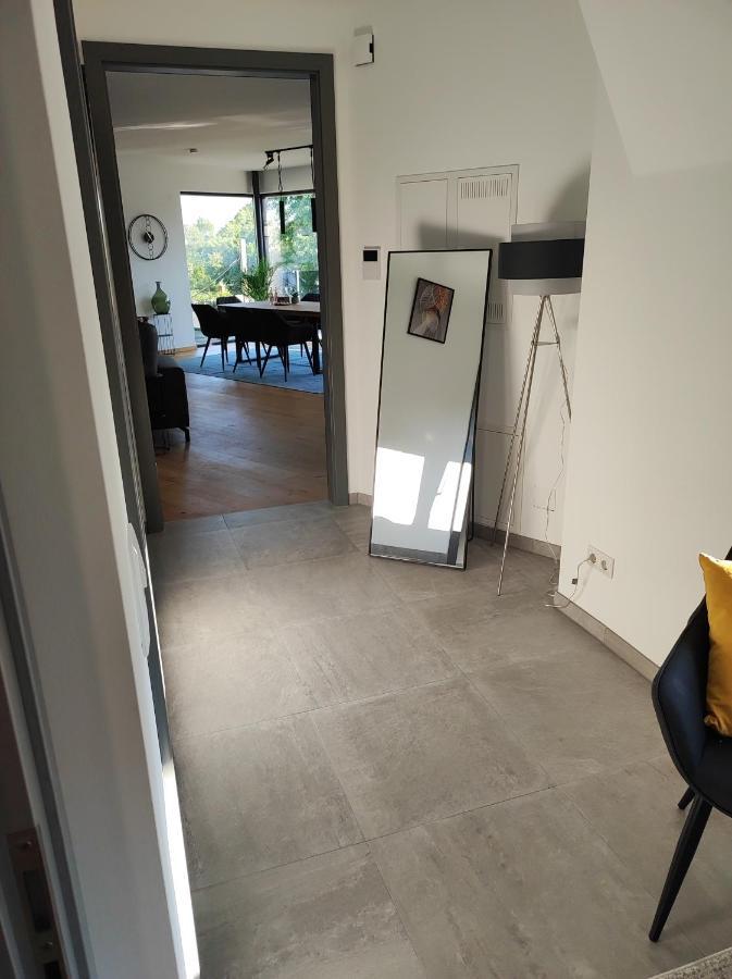 Luxurioeses Penthouse Mit Blick Auf Uno-city Und Dem Kaiserwasser. 3schlafzimmer, 2 Baeder, Privat Lift Ins