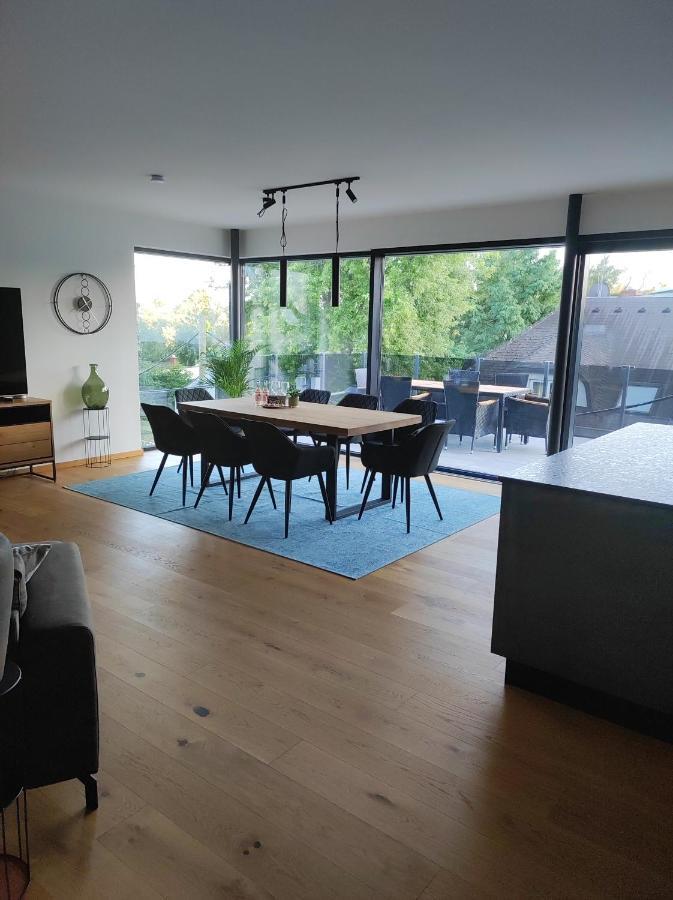Apartment Luxurioeses Penthouse Mit Blick Auf Uno-city Und Dem Kaiserwasser. 3schlafzimmer, 2 Baeder, Privat Lift Ins Wien
