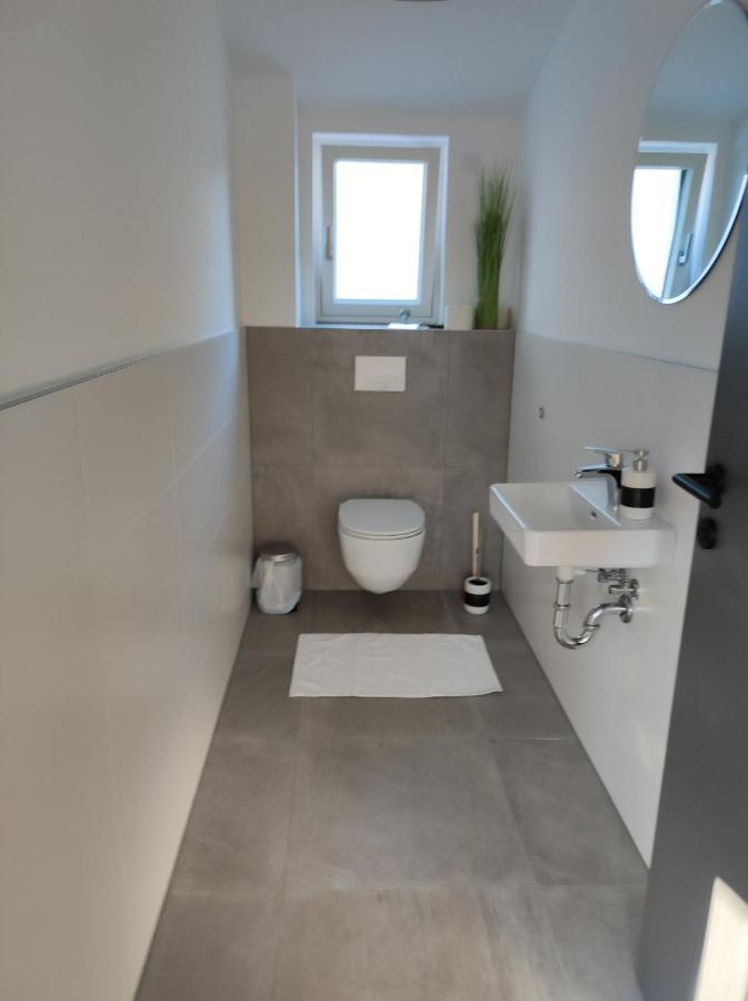 Apartment Luxurioeses Penthouse Mit Blick Auf Uno-city Und Dem Kaiserwasser. 3schlafzimmer, 2 Baeder, Privat Lift Ins *
