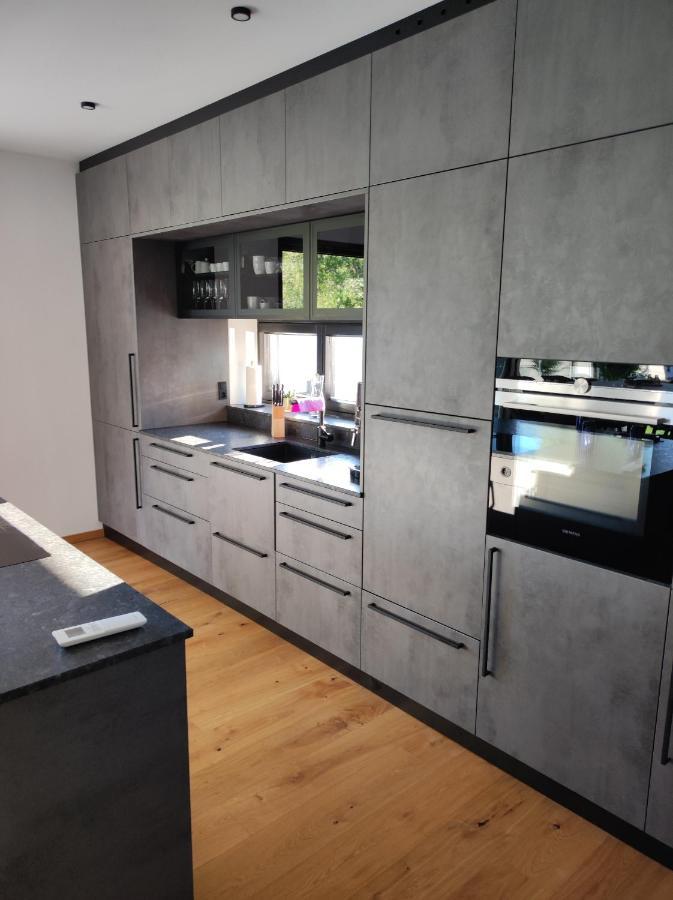 Apartment Luxurioeses Penthouse Mit Blick Auf Uno-city Und Dem Kaiserwasser. 3schlafzimmer, 2 Baeder, Privat Lift Ins Wien