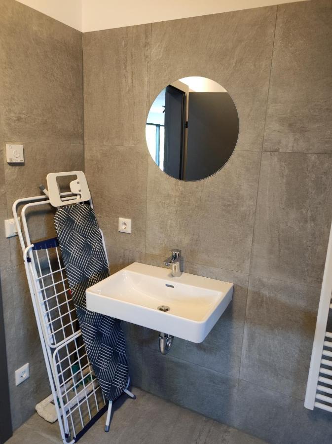Luxurioeses Penthouse Mit Blick Auf Uno-city Und Dem Kaiserwasser. 3schlafzimmer, 2 Baeder, Privat Lift Ins Apartment Wien