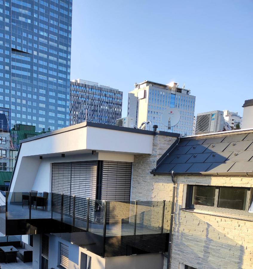Luxurioeses Penthouse Mit Blick Auf Uno-city Und Dem Kaiserwasser. 3schlafzimmer, 2 Baeder, Privat Lift Ins *