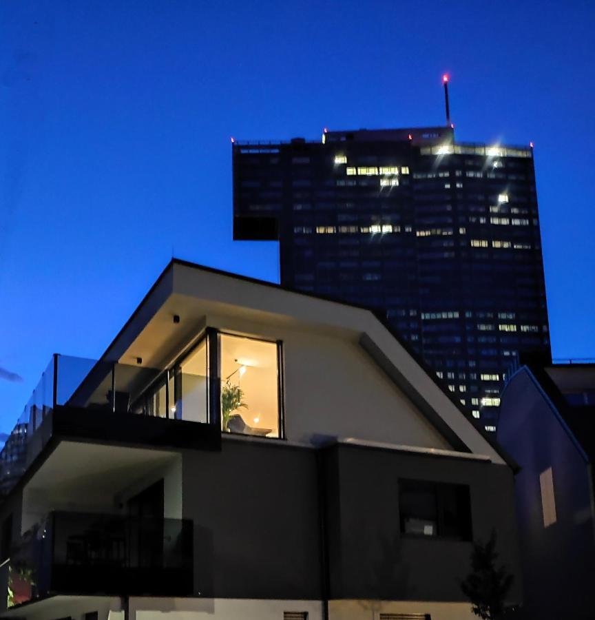 Luxurioeses Penthouse Mit Blick Auf Uno-city Und Dem Kaiserwasser. 3schlafzimmer, 2 Baeder, Privat Lift Ins Apartment *