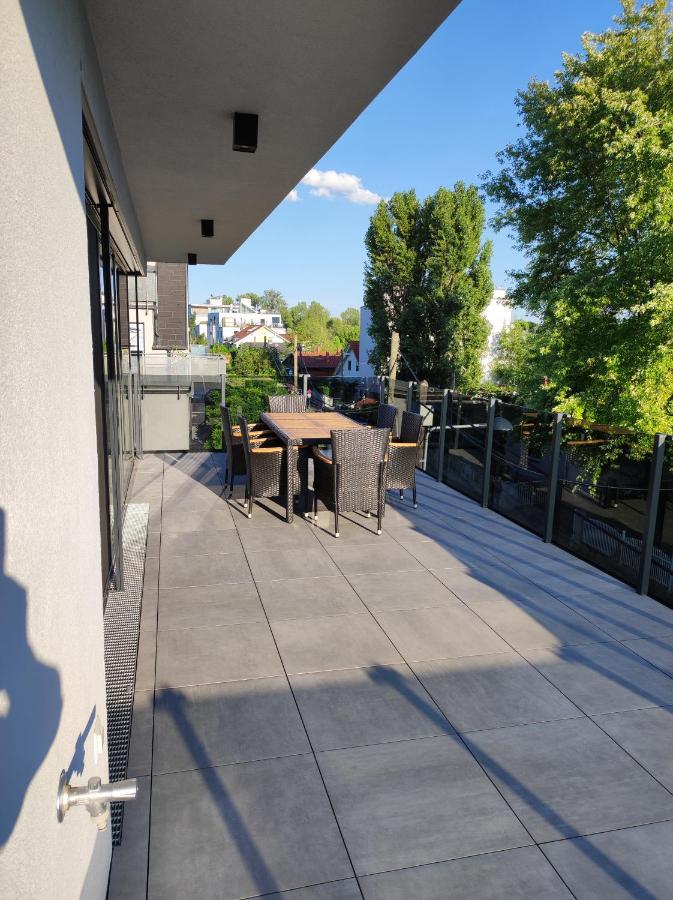 Luxurioeses Penthouse Mit Blick Auf Uno-city Und Dem Kaiserwasser. 3schlafzimmer, 2 Baeder, Privat Lift Ins * Wien