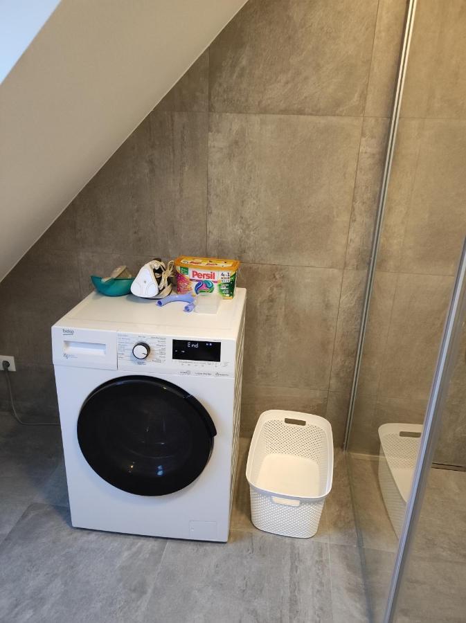 Apartment Luxurioeses Penthouse Mit Blick Auf Uno-city Und Dem Kaiserwasser. 3schlafzimmer, 2 Baeder, Privat Lift Ins