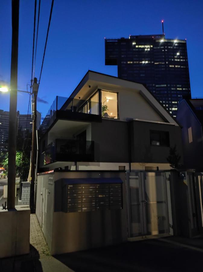 Luxurioeses Penthouse Mit Blick Auf Uno-city Und Dem Kaiserwasser. 3schlafzimmer, 2 Baeder, Privat Lift Ins *