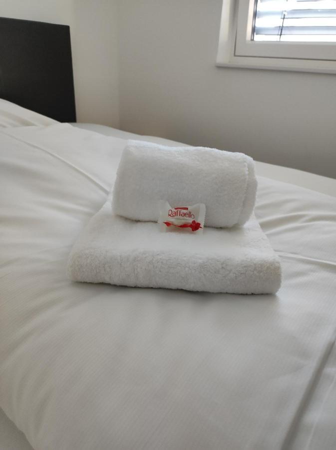Luxurioeses Penthouse Mit Blick Auf Uno-city Und Dem Kaiserwasser. 3schlafzimmer, 2 Baeder, Privat Lift Ins * Wien