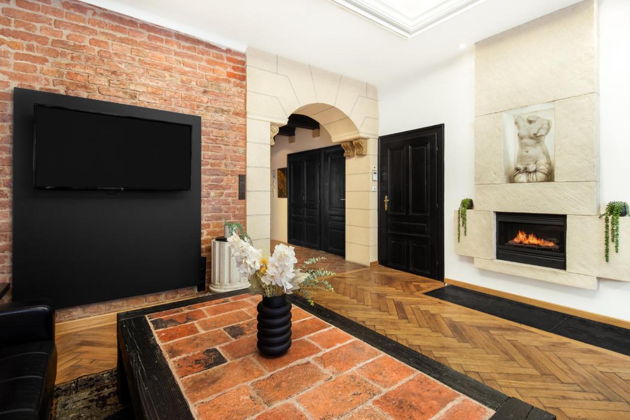 Castello Apartment *