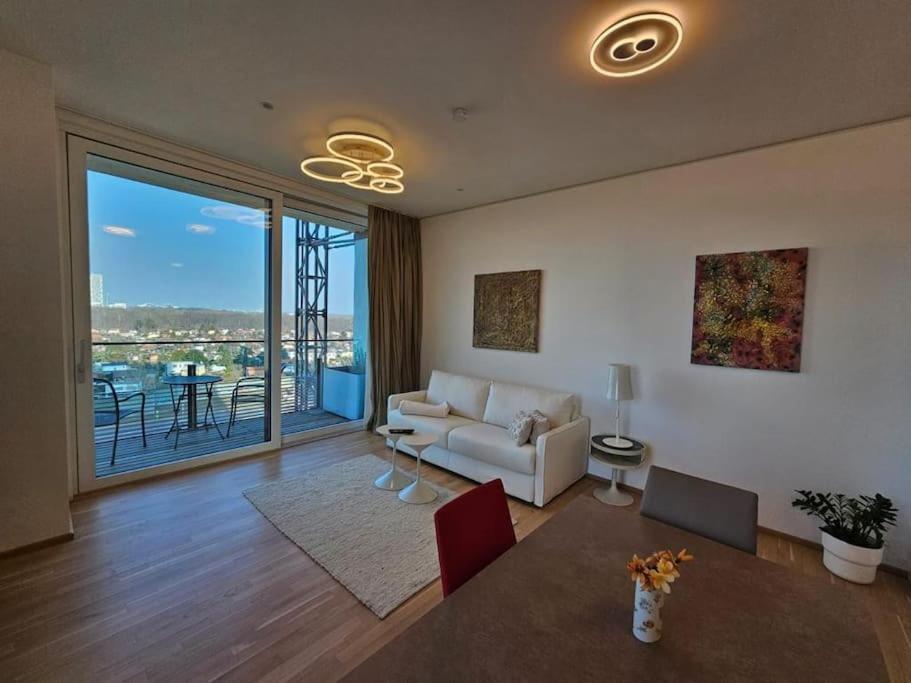 Deluxe & Rooftop-pool Apartment Vienna