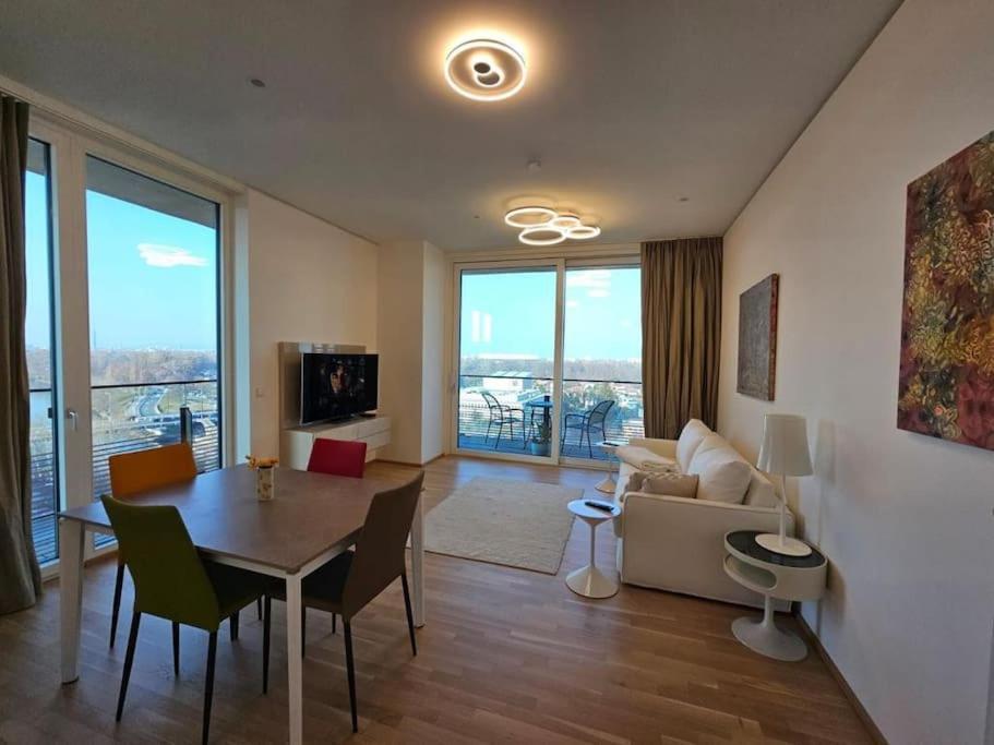 Apartment Deluxe & Rooftop-pool Vienna