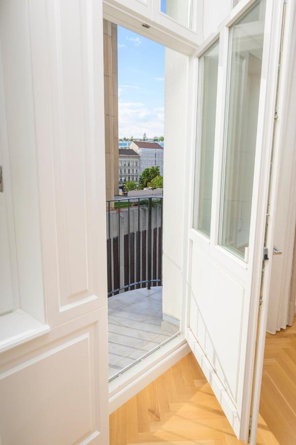 Luxury Raimund Theatre Apartment Vienna