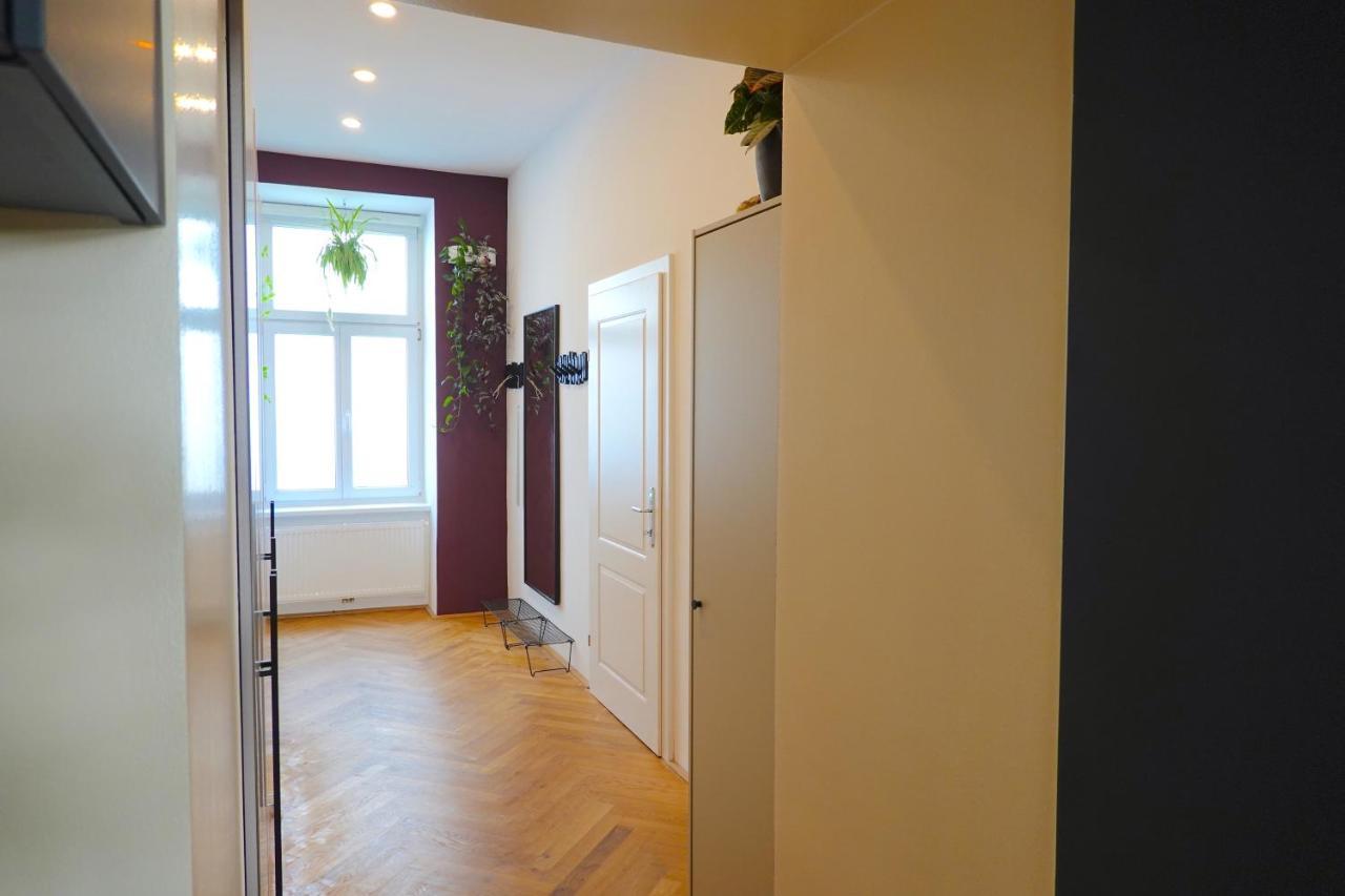 Apartment Private Terrace, 8 Min To Center