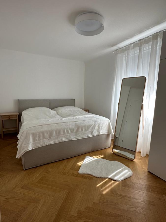 Viviane Paulos - Stylish At Wienerberg * Vienna
