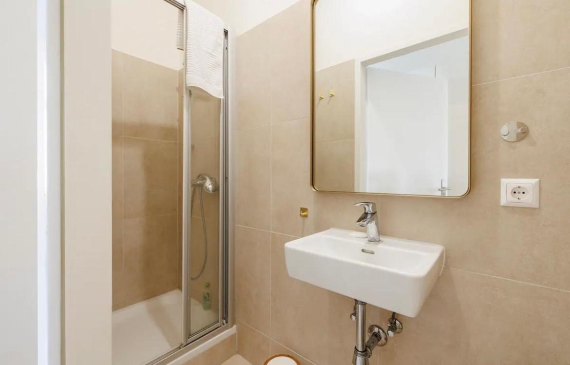 Near Hauptbahnhof - Kingsize Bed Apartment