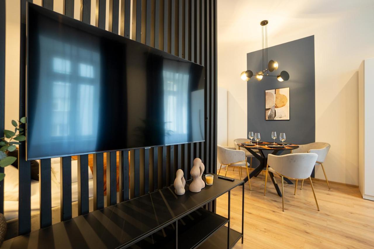 2-rooms 10 Min Away From Center Apartamento *