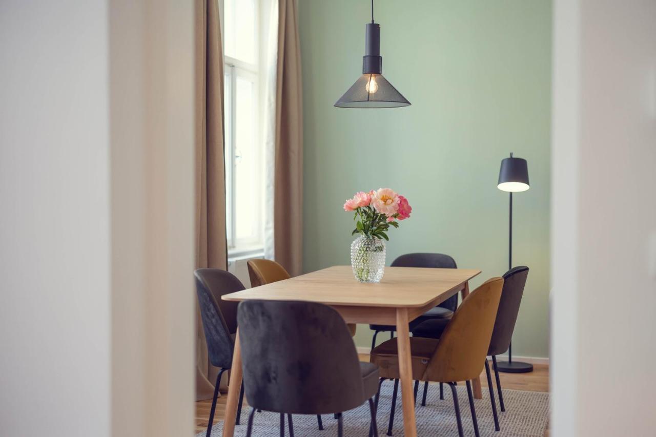 The 77 Erna Apartment
