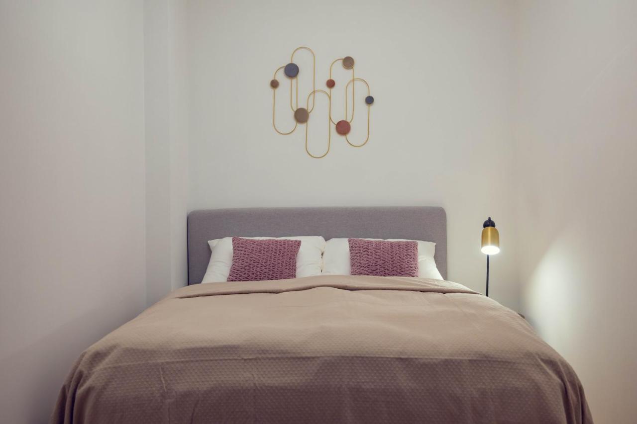The 77 Alma Apartment *